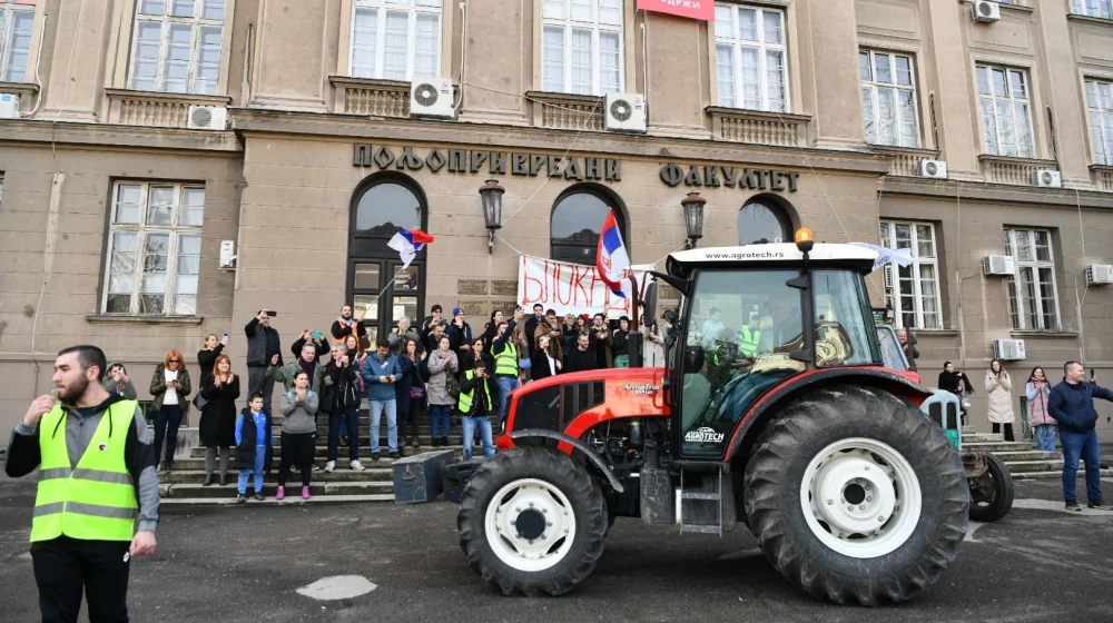 Megérkeztek a bánáti gazdák a zimonyi egyetemre, hogy megosszanak tapasztalataikat és tudásukat a helyi diákokkal.