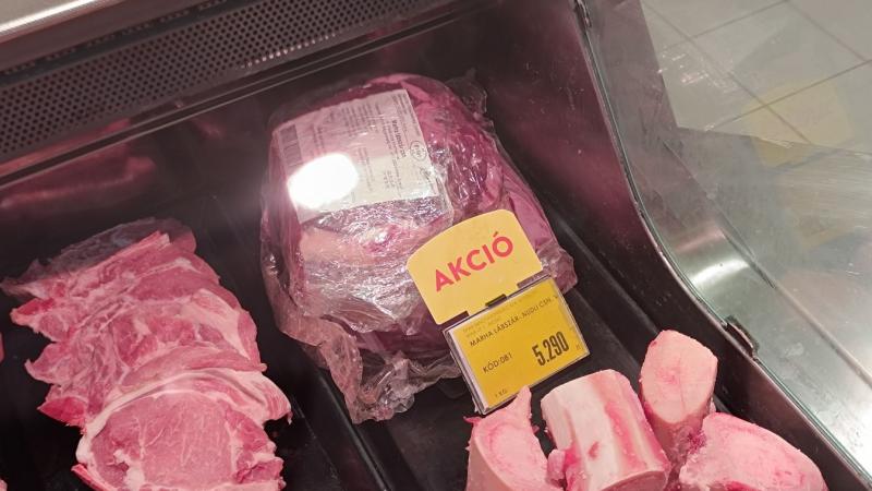 Tyúk és füstölt csülök kedvező áron - különleges ajánlatok a boltok polcain!
