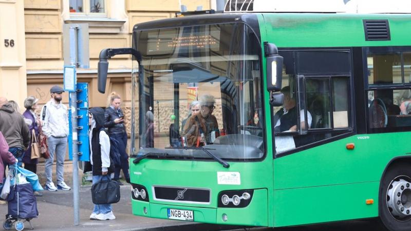 Pécsen jelentős áremelkedés várható a buszjegyek árában, és a bérletek költségei is növekedni fognak.