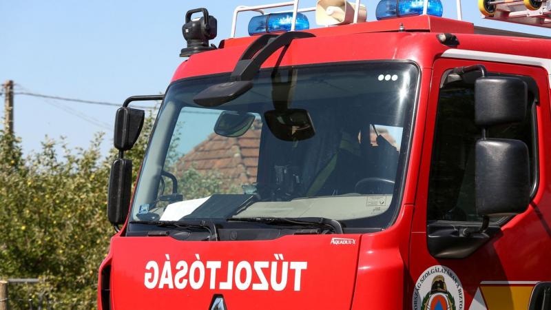 A zalai város környékén a kamion kereke először izzott, majd lángra kapott, felfedve a tűz erejét és a pillanat drámaiságát.