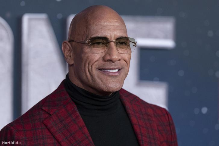 Dwayne Johnson lányai óriási változáson mentek keresztül, és a család közösen ünnepelte egy új film premierjét. Az esemény különleges alkalom volt, ahol a szülők és gyerekek együtt ragyogtak a vörös szőnyegen.