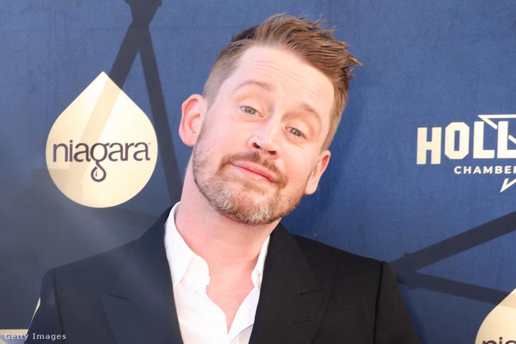 A netezők teljesen el vannak ájulva attól, ahogyan Macaulay Culkin hasonmás kisfia reagált a „Reszkessetek, betörők!” című filmre. A kisfiú arckifejezései és reakciói tökéletesen visszaadják a klasszikus film varázsát, ami még inkább felidézi a nosztalgik