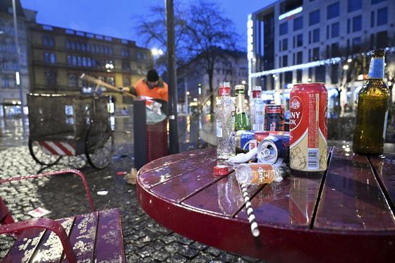 Budapest belvárosának kiemelt területein Szilveszterkor ismét tilos lesz a tűzijáték használata. A rendelkezés célja a biztonság és a nyugalom megőrzése, így a város vezetése a tilalmi zónák pontos helyét is feltüntette egy térképen.