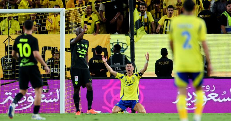 Cristiano Ronaldo a földön, az al-Nasszr pedig a levesben úszik.