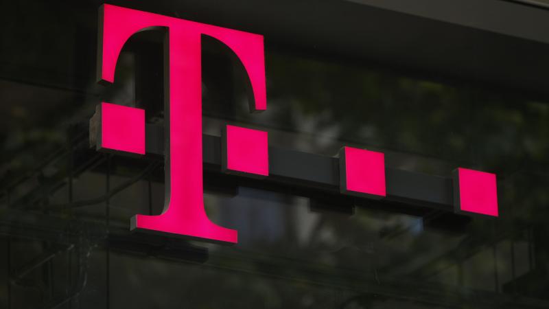 A Magyar Telekom 14 milliárd forintos részvénycsomagot szerzett be.