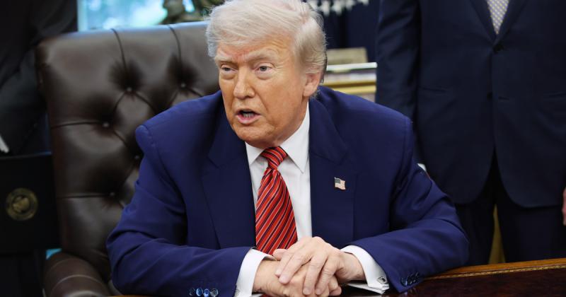 Donald Trump megüzent Európának, miközben a forint gúnyosan huncut mosollyal reagált.