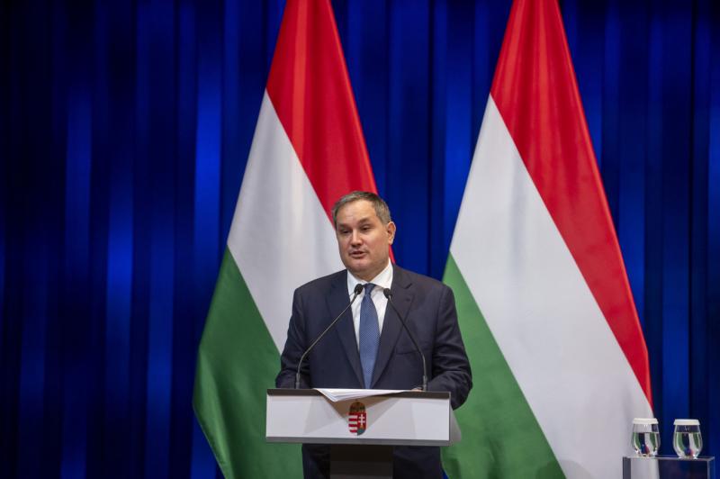 Nagy Márton újabb ambiciózus álma valósult meg, amikor egy zálogház átalakult turisztikai bankká. A projekt mögött egy Rogánhoz közel álló üzletember is feltűnik, aki jelentős szerepet játszik a kezdeményezés sikerében.