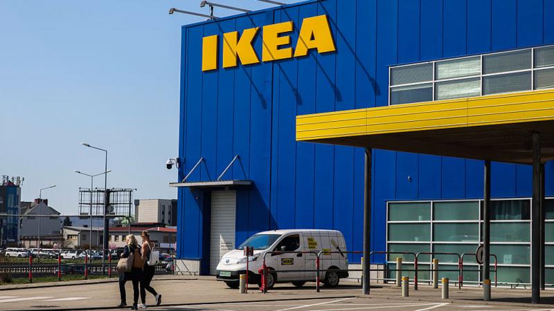 Az IKEA figyelmeztetett egy potenciálisan veszélyes termék visszahívására. A cég arra kéri vásárlóit, hogy ellenőrizzék a birtokukban lévő termékeket, és amennyiben érintett példányokat találnak, azokat haladéktalanul térítsék vissza. Az intézkedés célja 