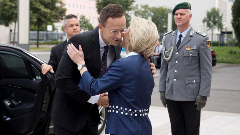 Szijjártó: Von der Leyen durván megszegi a szabályokat | 24.hu