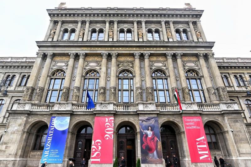 A humán kutatóintézetek helyzete egyre zavarosabbá válik.