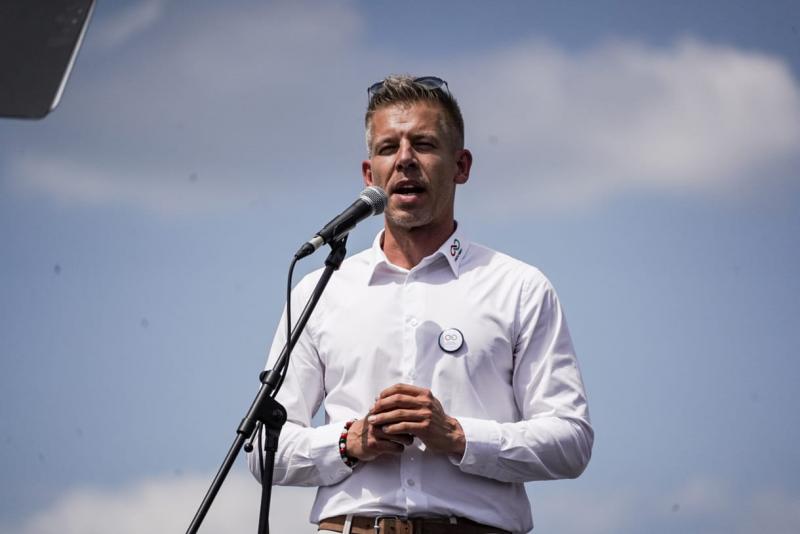Magyar Péter kifejezte véleményét Azariah véglényezésével kapcsolatban: Szerinte a problémát nem a más pártok támogatóiban kell keresni.