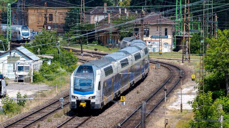 Vihar: Kedden a Balaton környékén és a keleti régióban továbbra is pótlóbuszos közlekedésre lesz szükség.