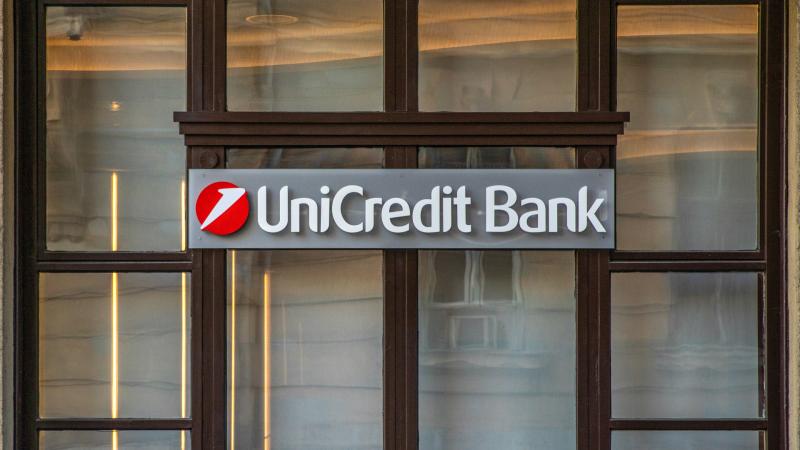 Az UniCredit egy igazán kreatív megoldást választott, hiszen szokatlan forrásból érkeztek a befektetések a buliba.
