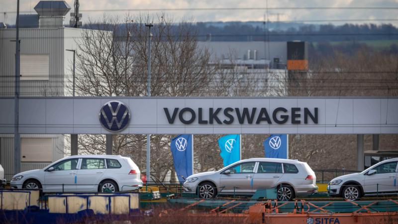 A német autógyártók sürgetik a vámbékét, és üzenetet küldtek az Európai Uniónak, valamint az Egyesült Államoknak is.