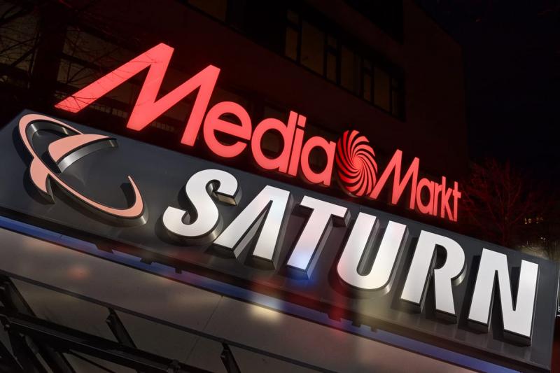 A hírek szerint a MediaMarkt potenciális vevője a kínai piac, ami új lehetőségeket és kihívásokat hozhat a kiskereskedelmi szektorban. Az ilyen tranzakciók nemcsak a cég jövőjét formálhatják, hanem a vásárlói élményt és a termékpalettát is jelentősen befo