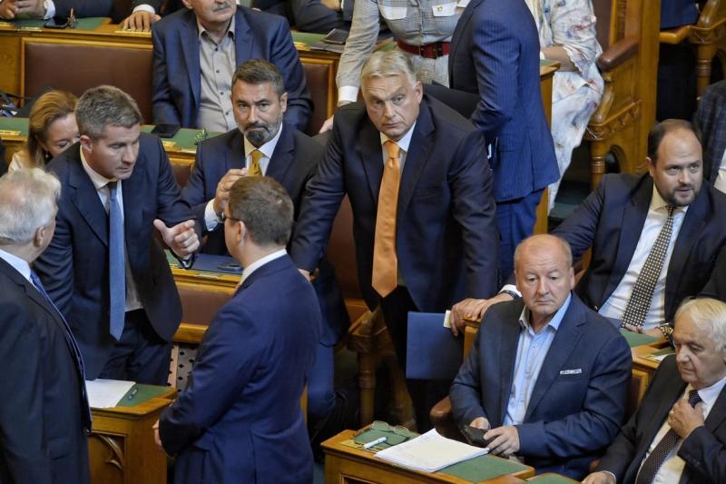 A kormány már egy országgyűlési határozaton keresztül is kifejezte elkötelezettségét az orosz energiaforrások támogatása mellett.