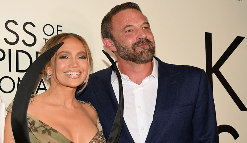 Jennifer Lopez és Ben Affleck ismét egymásra találtak! A híres párt legutóbb egy meghitt pillanatban kapták lencsevégre, ahol láthatóan boldogan élvezték egymás társaságát. A felvételek tanúsága szerint a romantikus összebújásuk nemcsak a rajongóik szívét