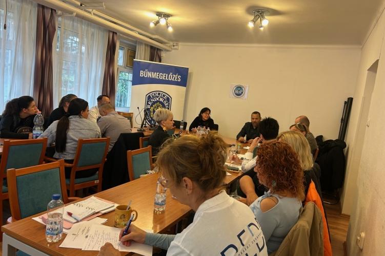 Célkeresztben a drogmegelőzés: a fiatalok jövőjének védelme
A drogprevenció napjaink egyik legfontosabb társadalmi kihívása, amely különösen a fiatalokat érinti. A célunk nem csupán a problémák kezelésére összpontosítani, hanem a megelőzésre, hogy a köve