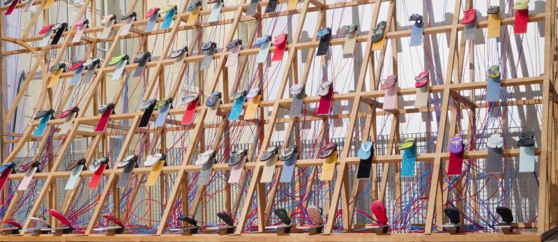 Egész télen át varázsol a különleges flip flop zenekar, akinek furcsa dallamai alatt a hűvös hónapok is életre kelnek.