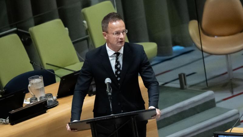 Szijjártó Péter Washingtonban fontos bejelentést tett, amely a nukleáris együttműködés megerősítéséről szól az Egyesült Államokkal. A részletek még nem ismertek, de a hír jelentős hatással lehet a két ország közötti kapcsolatokat érintő jövőbeli tervekre 