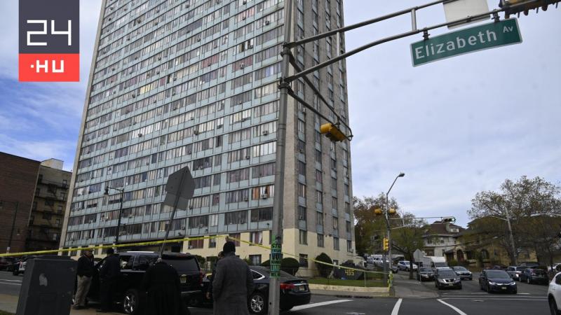 Egy kétéves kisfiú tragikus balesete történt New Jersey-ben, amikor is kiesett egy toronyház huszadik emeletéről.